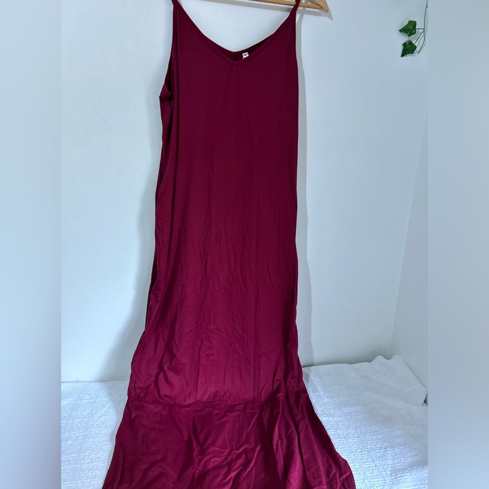 Elegant Burgundy Maxi Dress